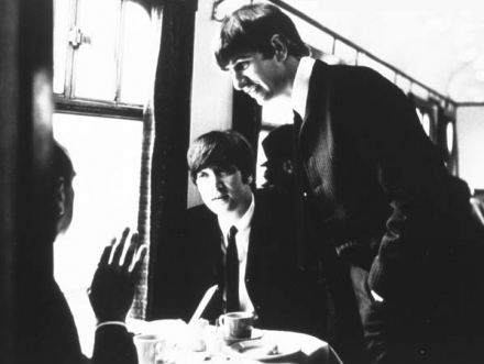 George Harrison, Paul McCartney, John Lennon, Ringo Starr dans 4 garçons dans le vent