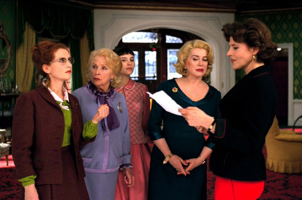 Catherine Deneuve, Isabelle Huppert, Emmanuelle Béart, Fanny Ardant, Virginie Ledoyen, Danielle Darrieux dans 8 femmes