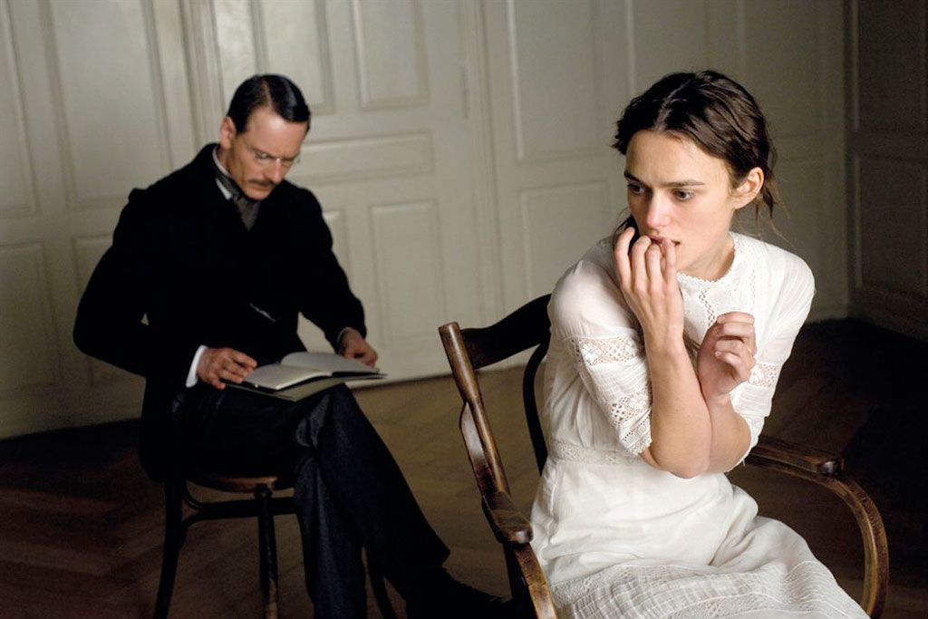 Keira Knightley, Michael Fassbender dans A dangerous method