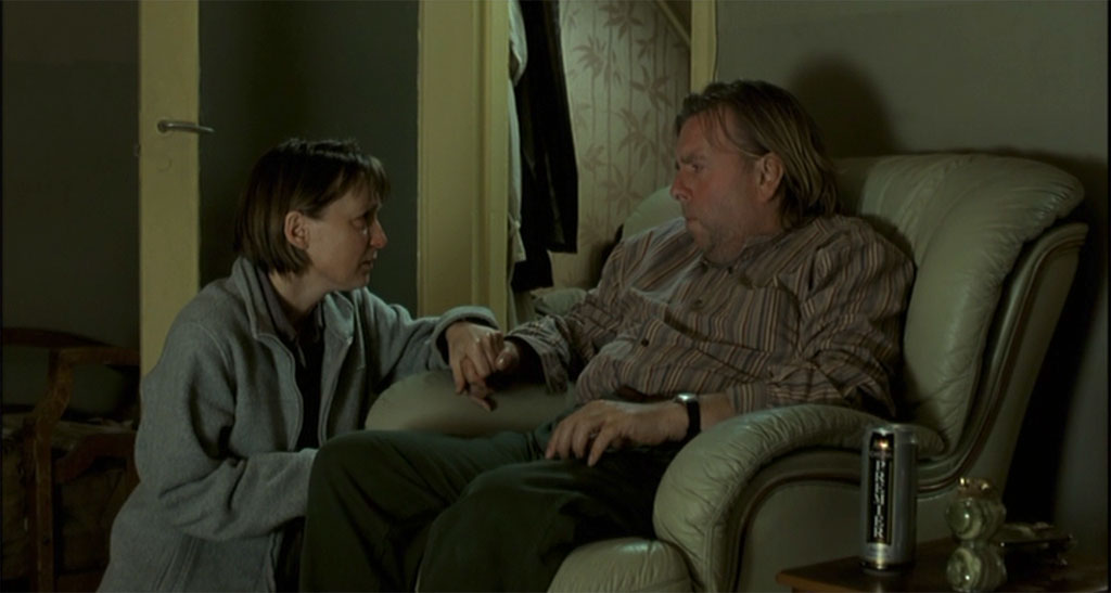 Timothy Spall, Lesley Manville dans All or nothing