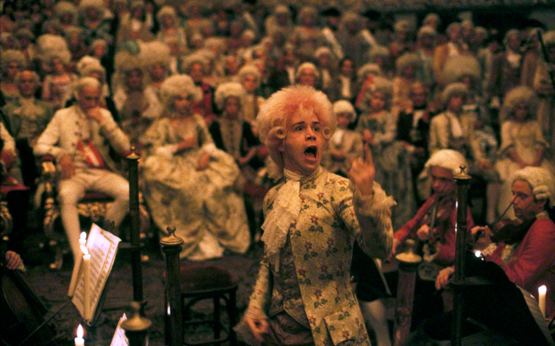 Tom Hulce dans Amadeus