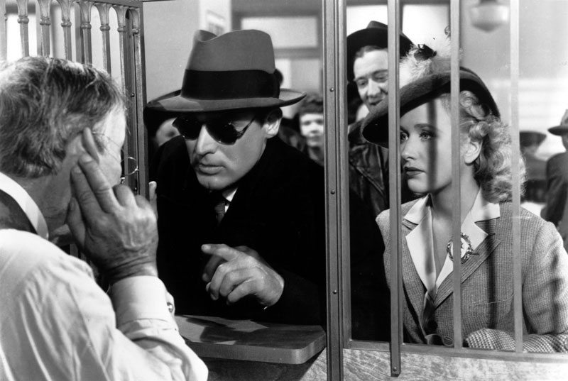 Cary Grant, Josephine Hull dans Arsenic et vieilles dentelles