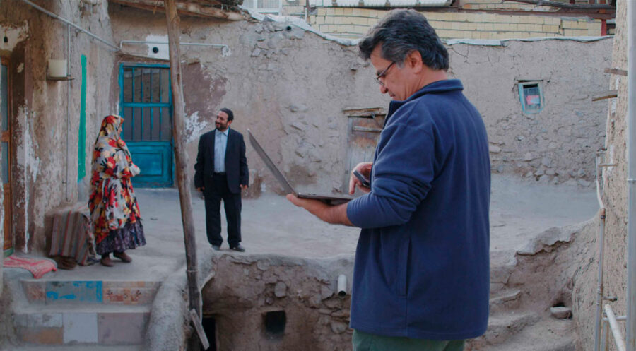 Afficher l'image Jafar Panahi, Vahid Mobasheri, Narges Delaram