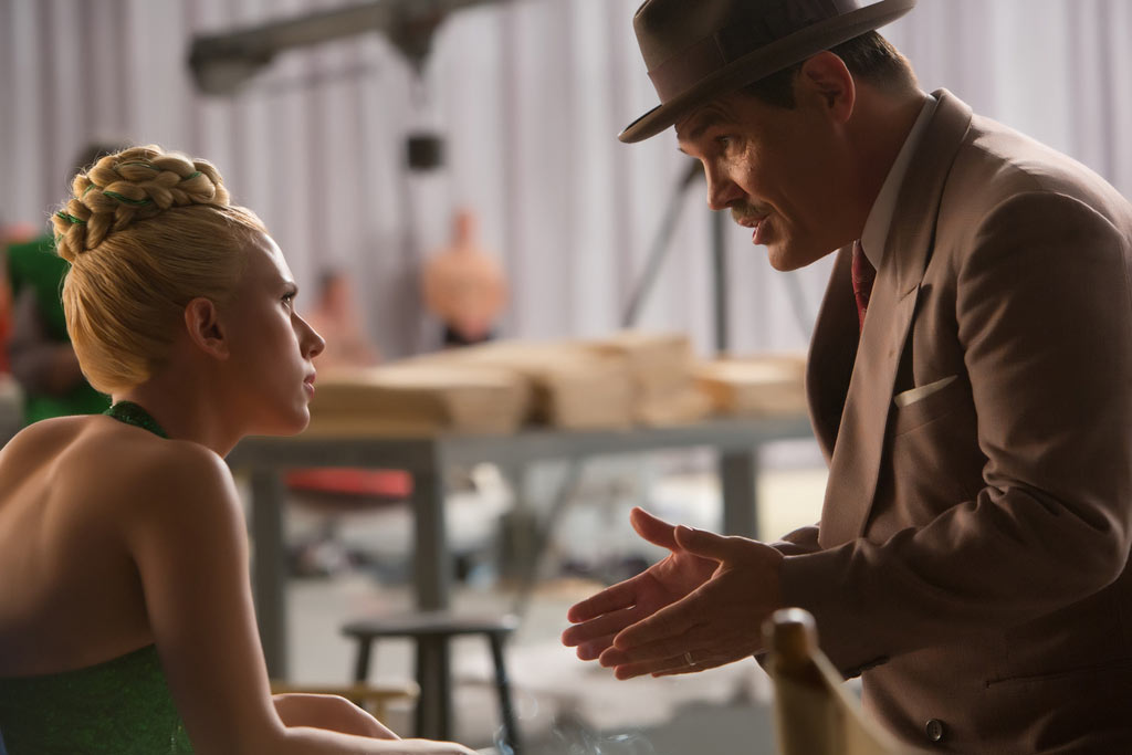 Scarlett Johansson, Josh Brolin dans Ave, César !