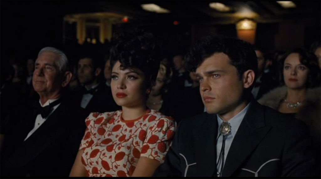 Alden Ehrenreich, Veronica Osorio dans Avé César !