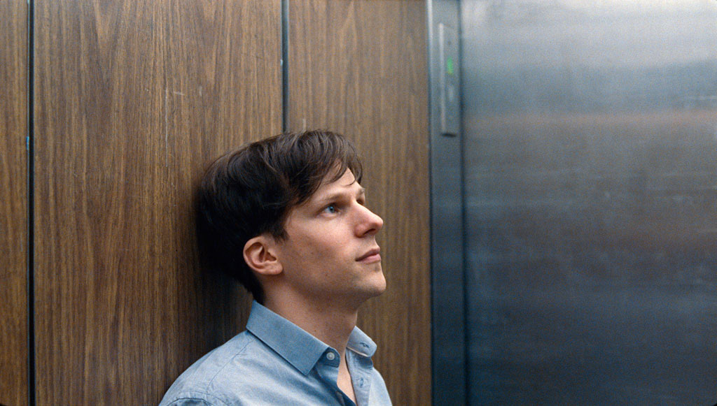 Jesse Eisenberg dans Back Home