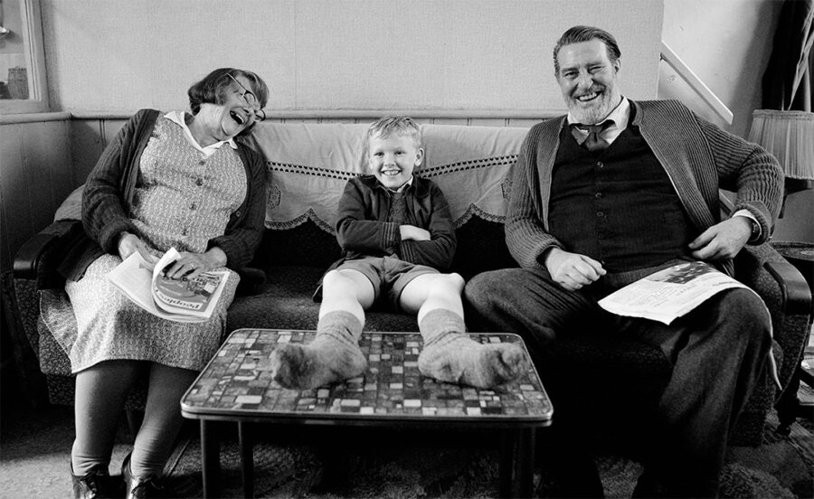 Afficher l'image Judi Dench, Ciarán Hinds, Jude Hill