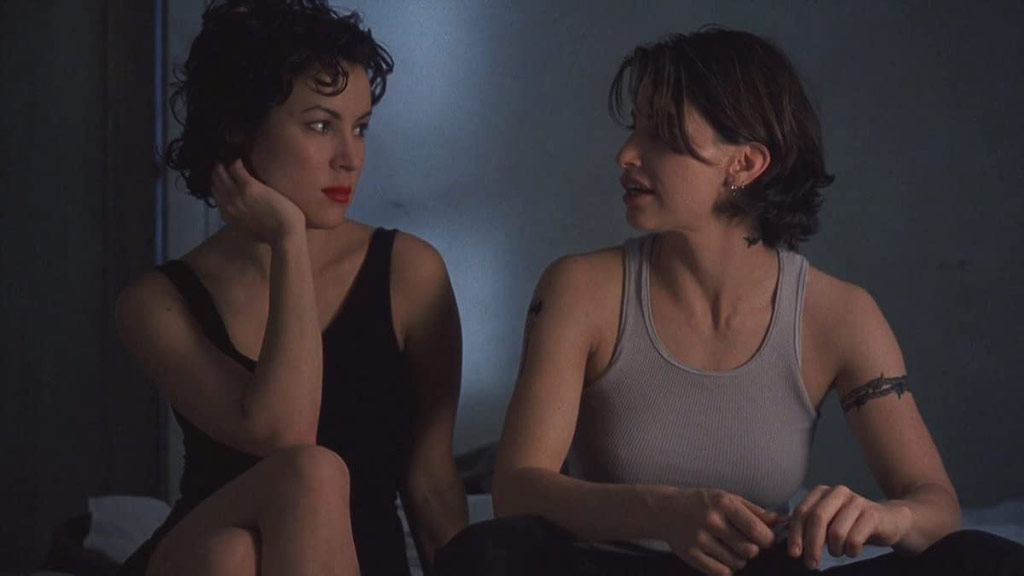 Gina Gershon, Jennifer Tilly dans Bound