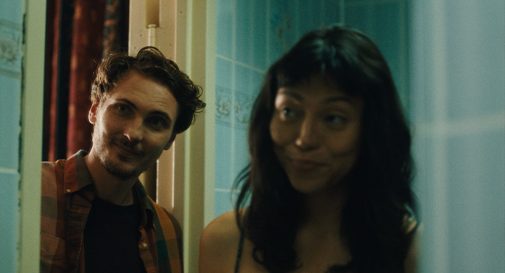 Eamon Farren, Isabel Sandoval dans Brooklyn secret