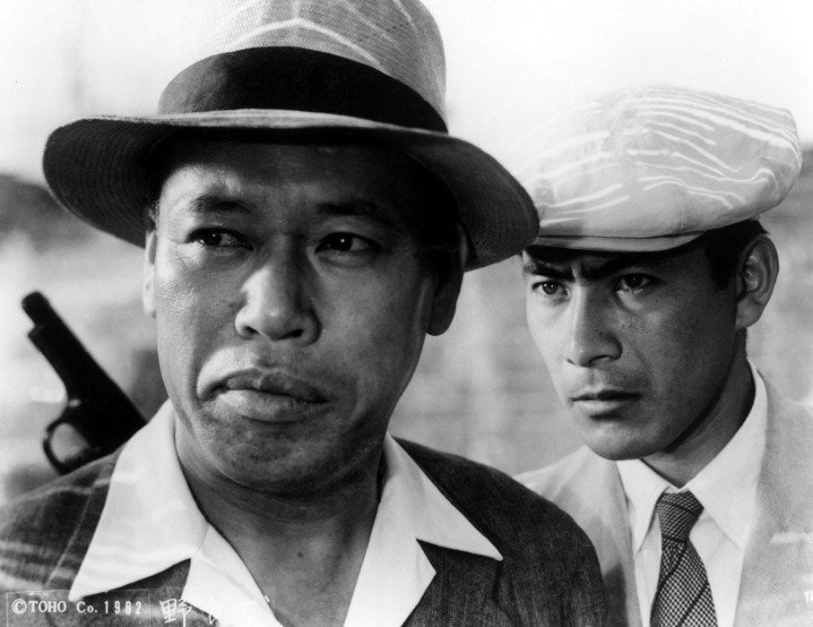 Toshirô Mifune, Takashi Shimura dans Chien enragé