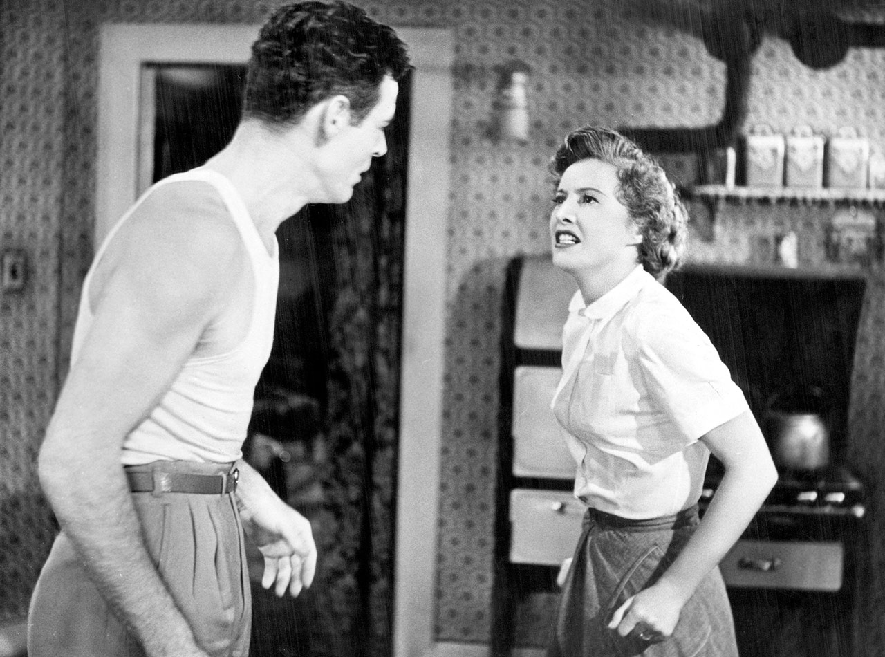 Barbara Stanwyck, Robert Ryan dans Le Démon s'éveille la nuit