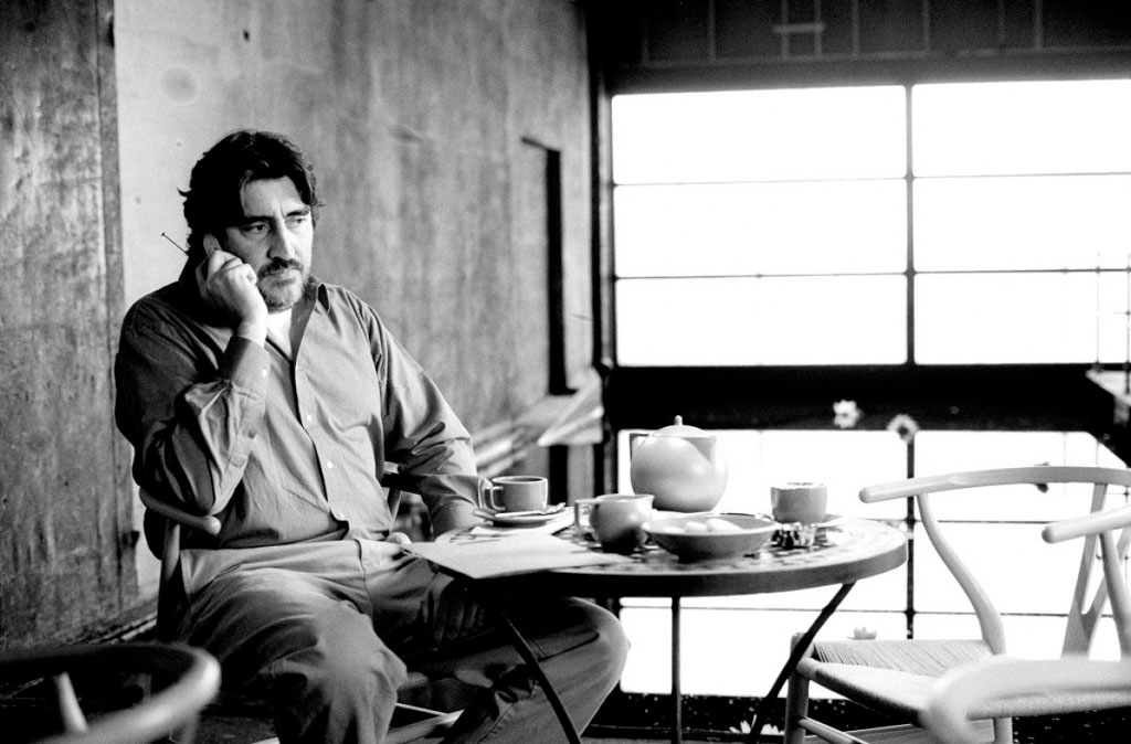 Alfred Molina dans Coffee and cigarettes