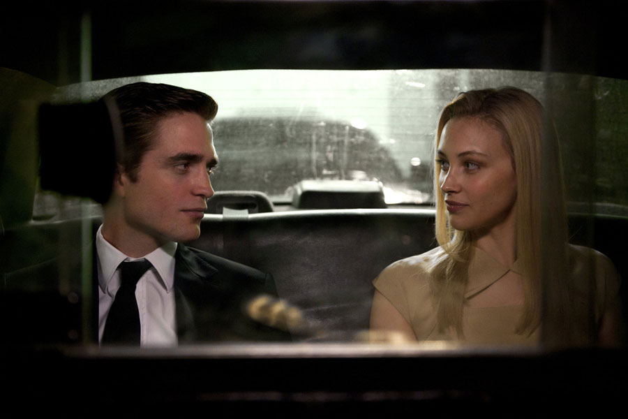 Sarah Gadon, Robert Pattinson dans Cosmopolis 
