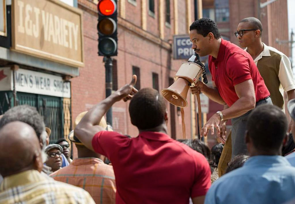 Laz Alonso, Benz Veal  dans Detroit