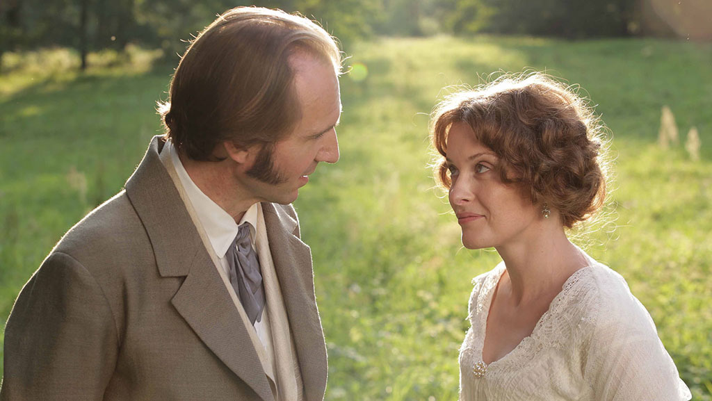 Anna Astrakhantseva, Ralph Fiennes dans Deux femmes