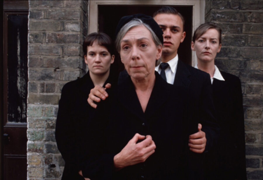 Afficher l'image Lorraine Ashbourne, Freda Dowie, Angela Walsh, Dean Williams