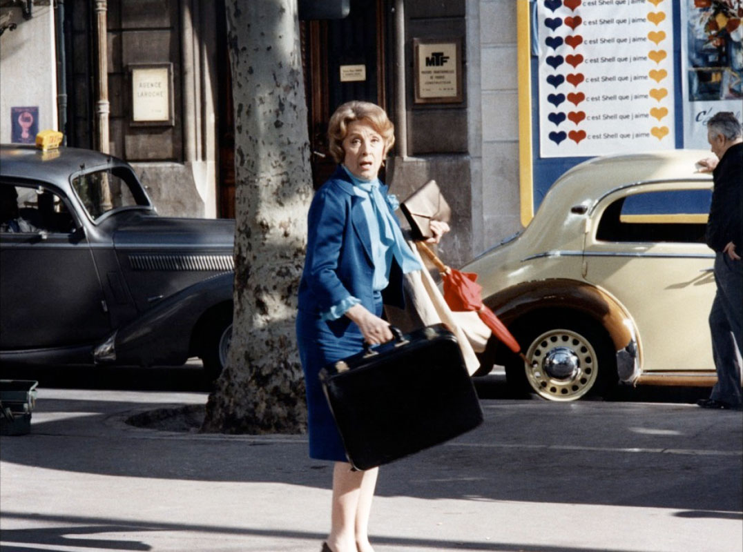 Danielle Darrieux dans En haut des marches