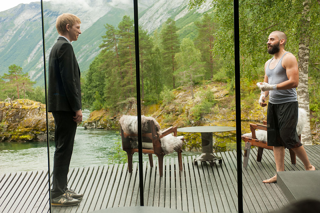 Oscar Isaac, Domhnall Gleeson dans Ex Machina