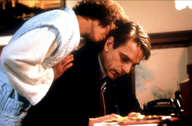 Jeremy Irons, Geneviève Bujold dans Faux-semblants