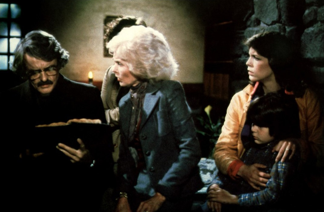 Hal Holbrook, Jamie Lee Curtis, Janet Leigh dans Fog