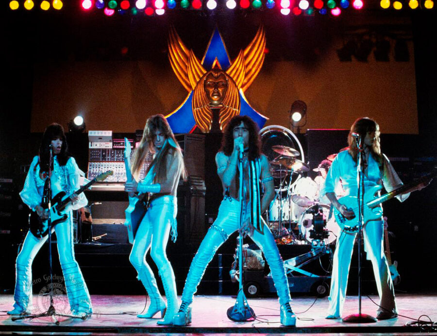 Afficher l'image Gregg Giuffria, Punky Meadows, Frank DiMino, Felix Robinson - Angel