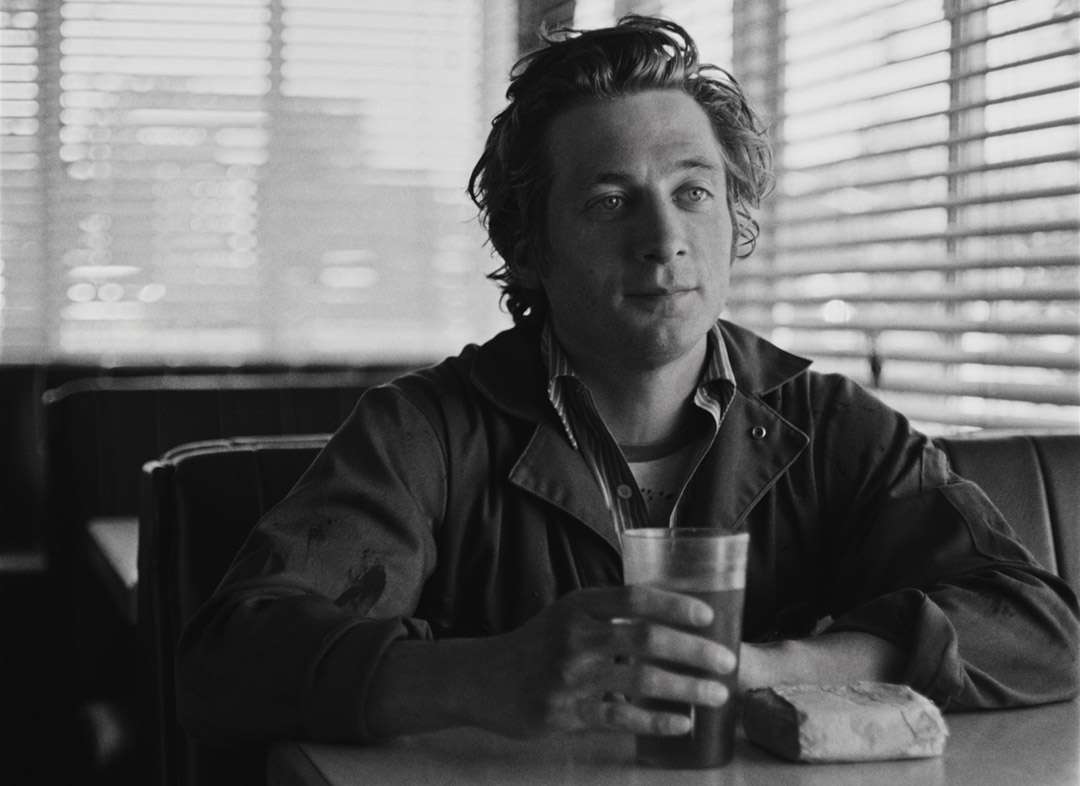 Jeremy Allen White dans Fremont