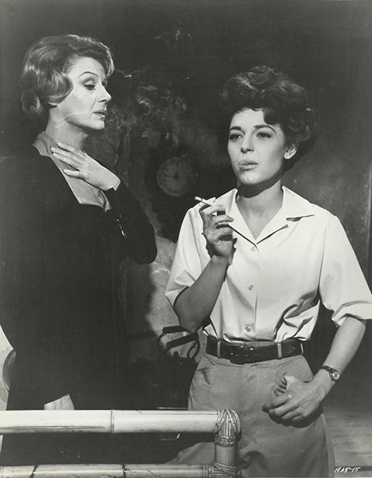 Margaret Leighton, Anne Bancroft dans Frontière chinoise