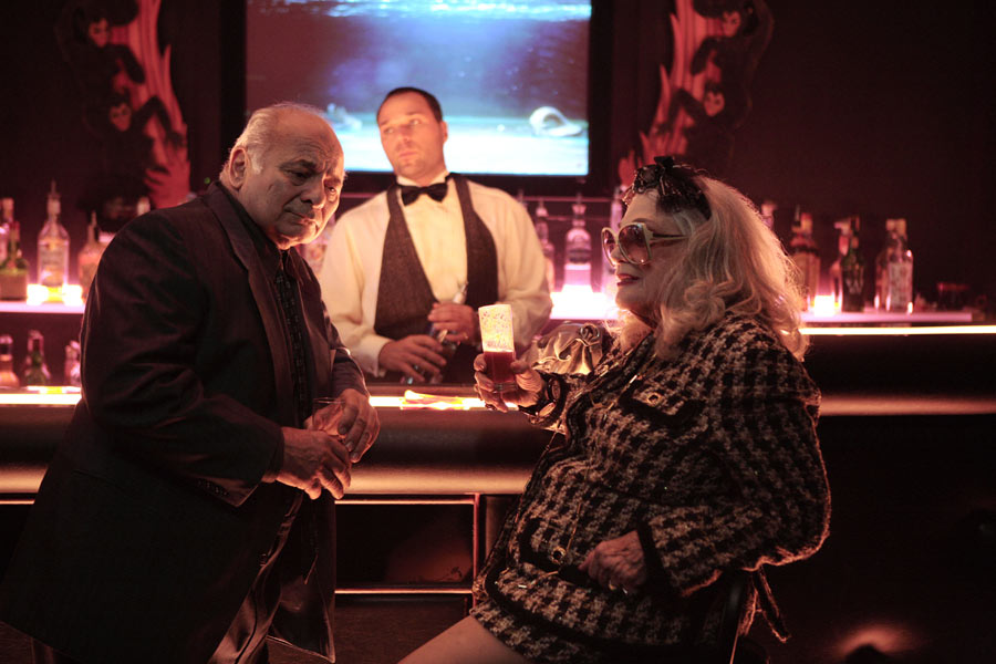 Sylvia Miles, Burt Young dans Go Go Tales