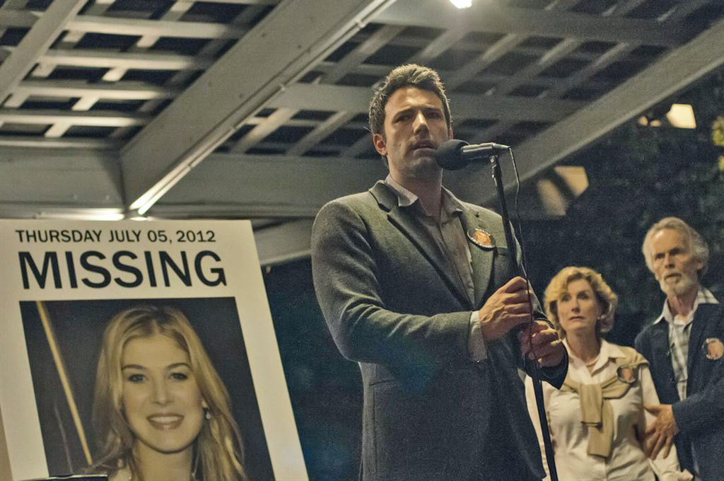 Ben Affleck, Lisa Banes, David Clennon dans Gone girl