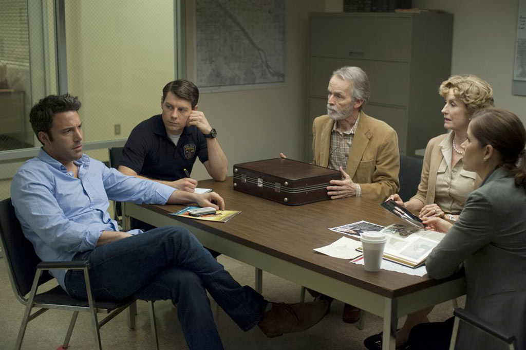 Ben Affleck, Lisa Banes, David Clennon, Kim Dickens, Patrick Fugit dans Gone girl