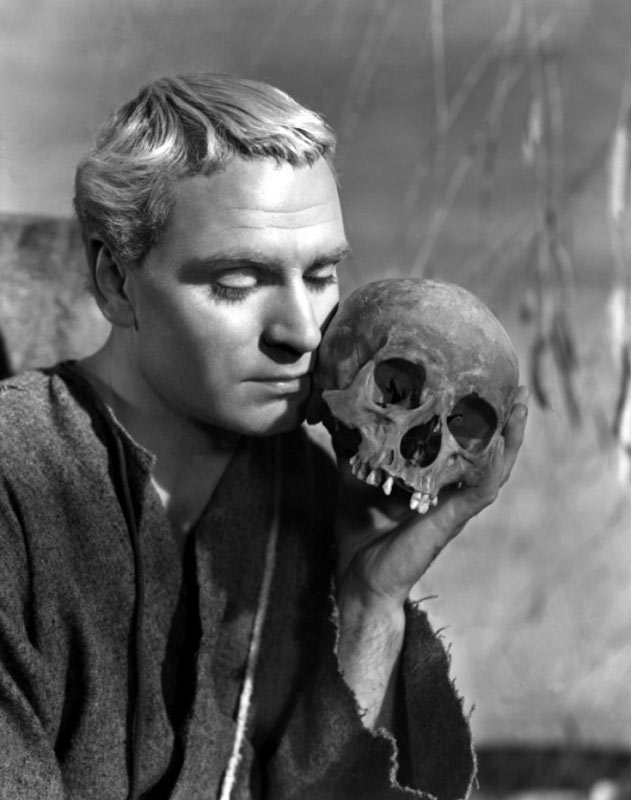 Laurence Olivier dans Hamlet