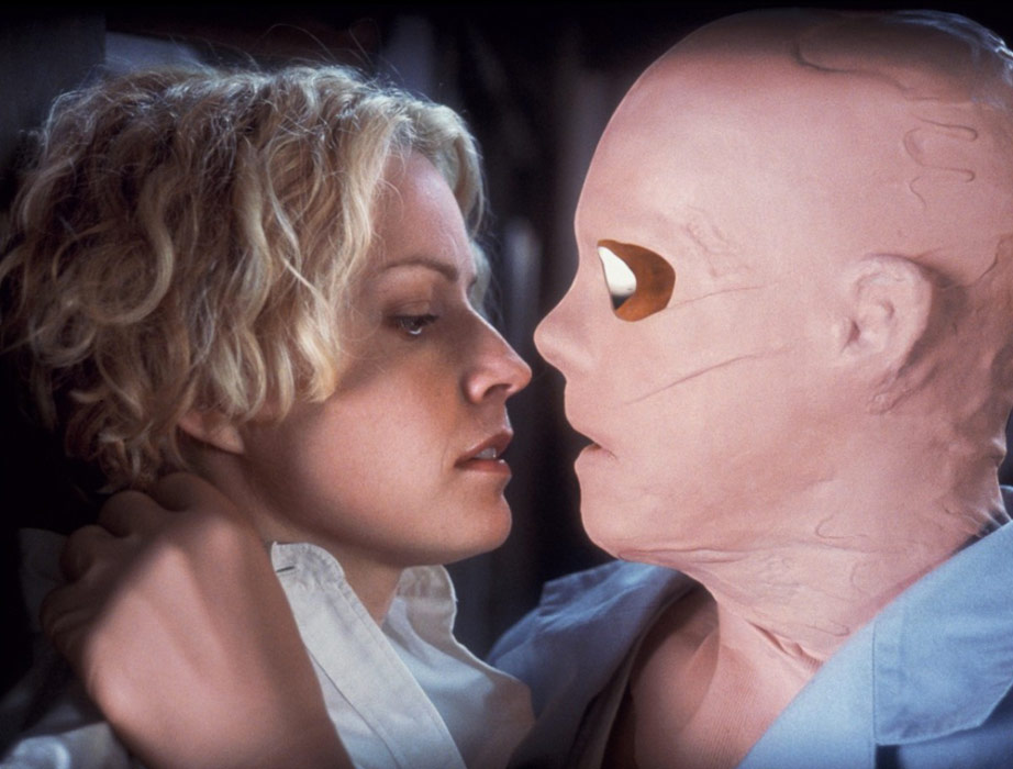 Elisabeth Shue, Kevin Bacon dans Hollow Man