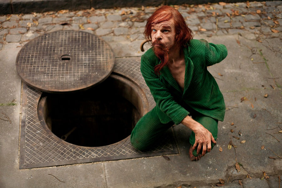 Denis Lavant dans Holy Motors