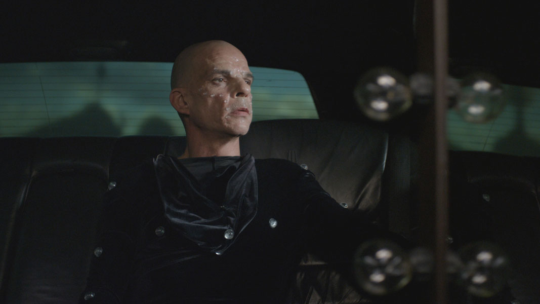 Denis Lavant dans Holy Motors