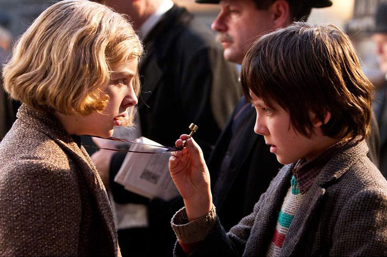 CHLOË GRACE MORETZ, ASA BUTTERFIELD dans Hugo Cabret