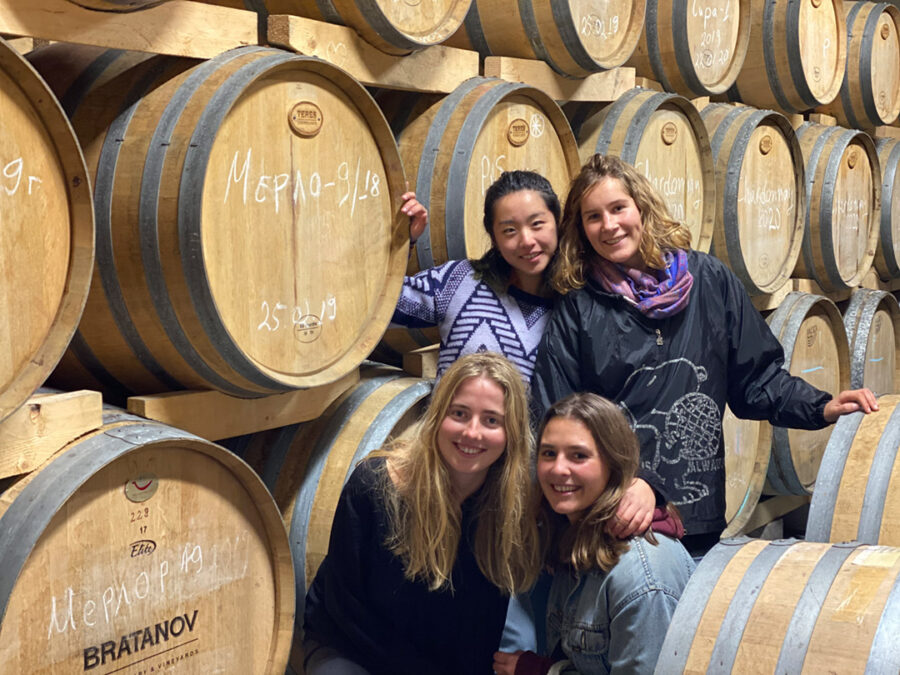 Afficher l'image Elisabeth Auzias, Manon Vichot, Sophie Lei, Zoé Henninger