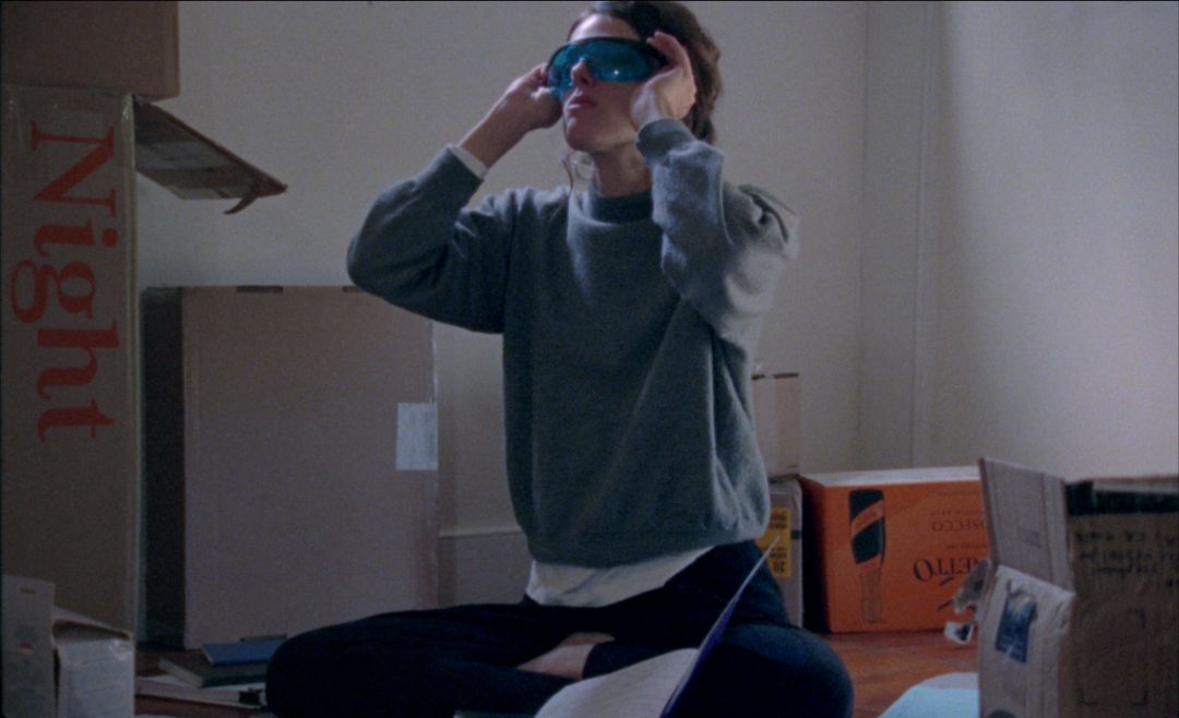 Callie Hernandez dans Invention