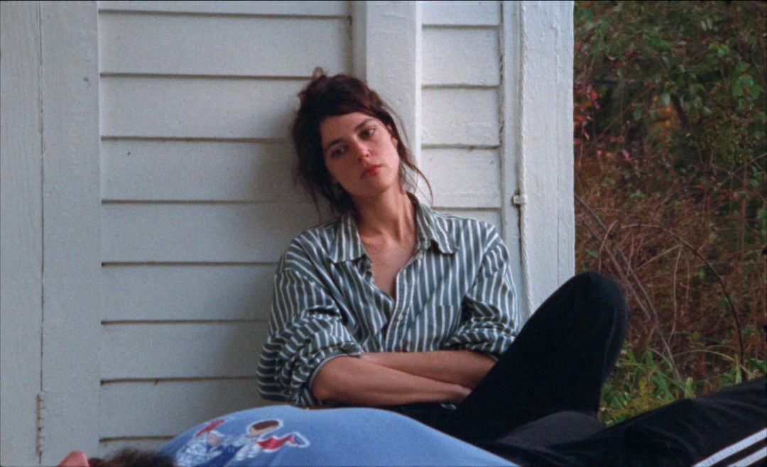 Callie Hernandez dans Invention