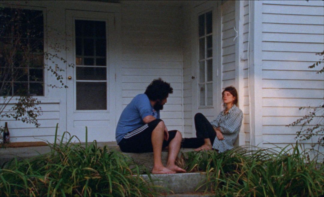 Callie Hernandez, Sahm McGlynn dans Invention