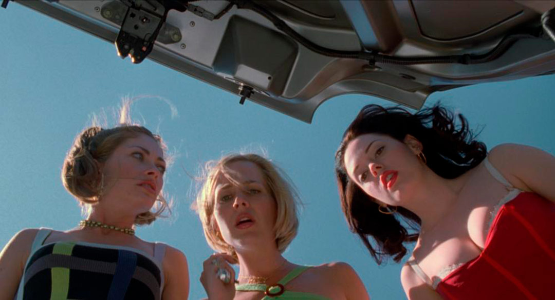 Rose McGowan, Rebecca Gayheart, Julie Benz dans Jawbreaker