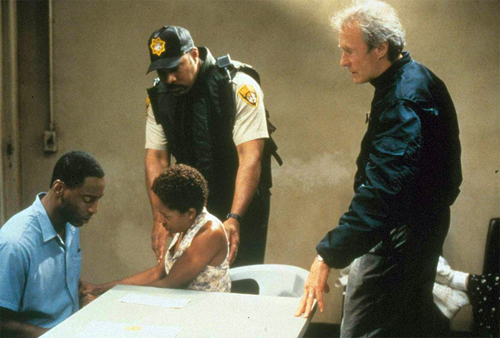  Clint Eastwood, LisaGay Hamilton, Isaiah Washington dans Jugé coupable