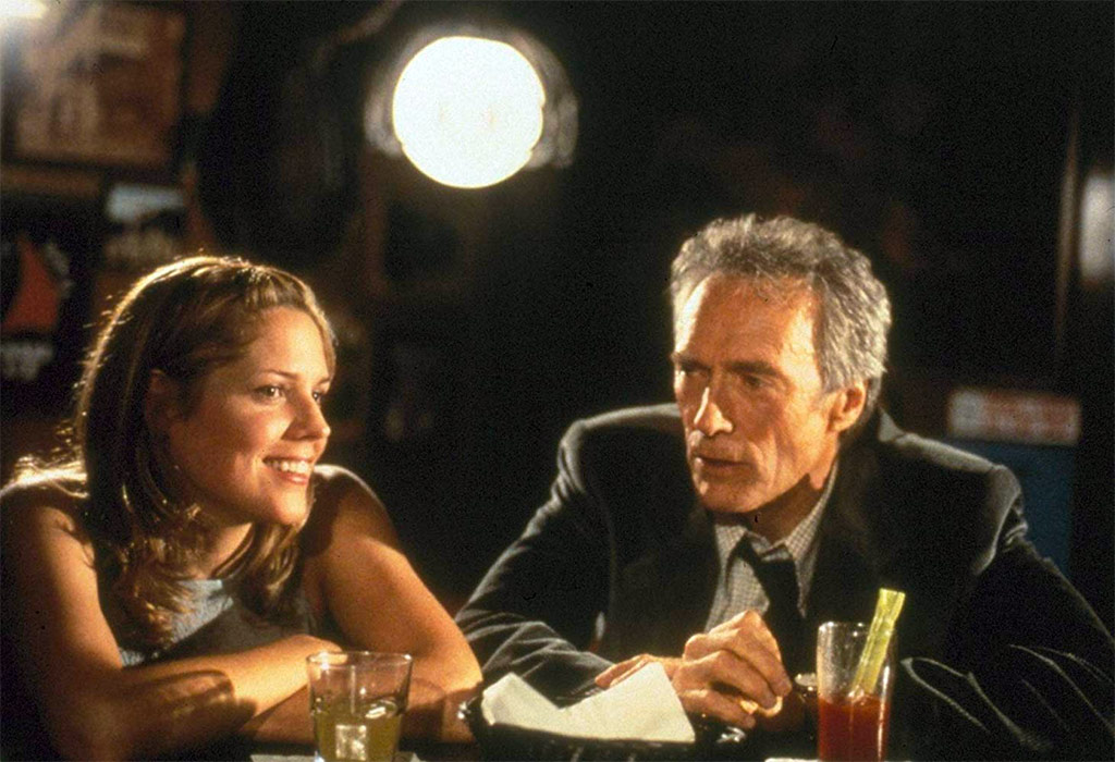  Clint Eastwood, Mary McCormack dans Jugé coupable