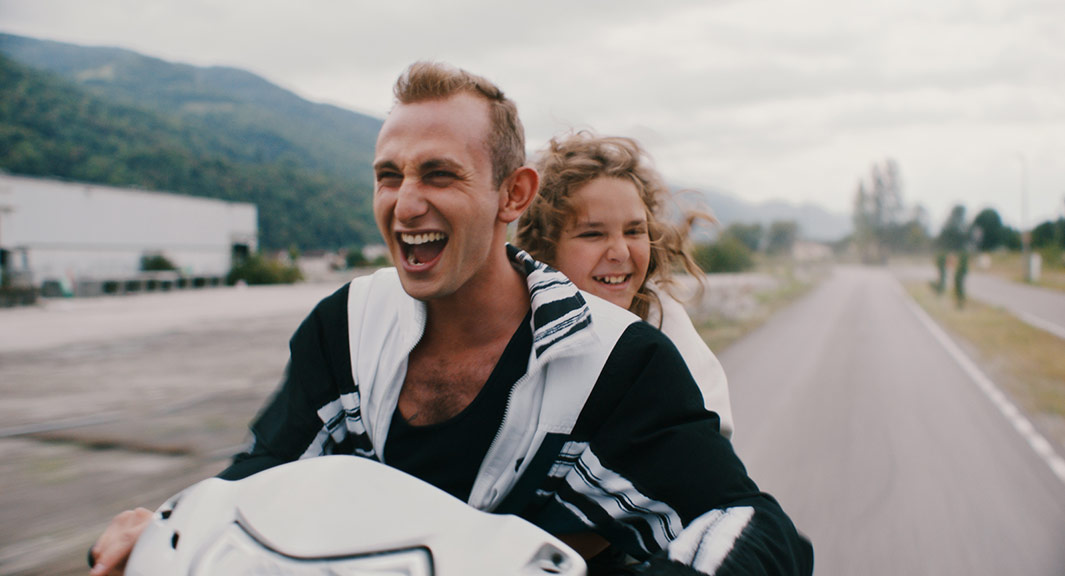 Kacey Mottet Klein, Andrea Maggiulli dans Just kids