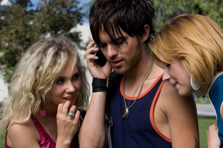 Thomas Dekker, Juno Temple, Haley Bennett dans Kaboom