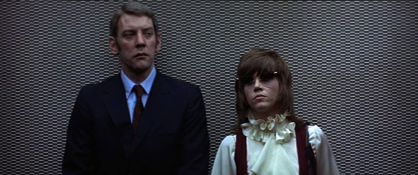 Donald Sutherland, Jane Fonda dans Klute