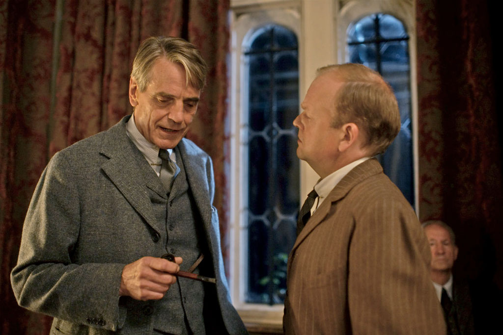 Jeremy Irons, Toby Jones dans L'Homme qui défiait l'infini