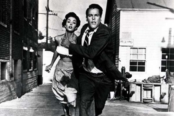 Kevin McCarthy, Dana Wynter dans L'Invasion des profanateurs de sépultures