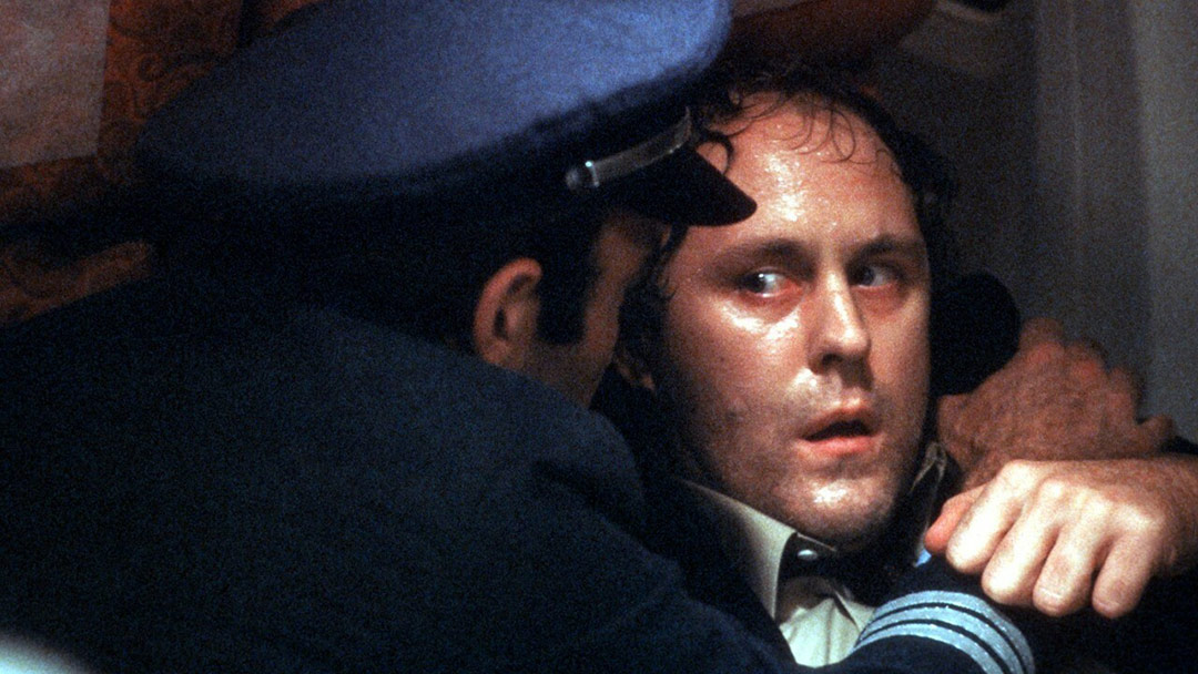 John Lithgow dans La Quatrième Dimension - Nightmare at 20,000 Feet de George Miller