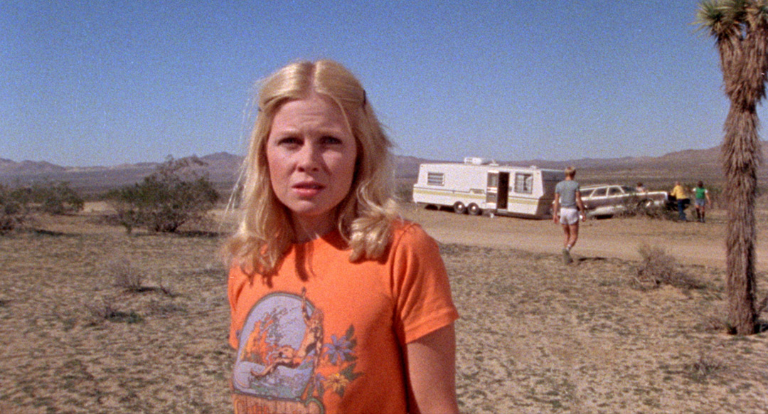 Susan Lanier dans La Colline a des yeux © 1977 BLOOD RELATIONS COMPANY. Tous droits réservés