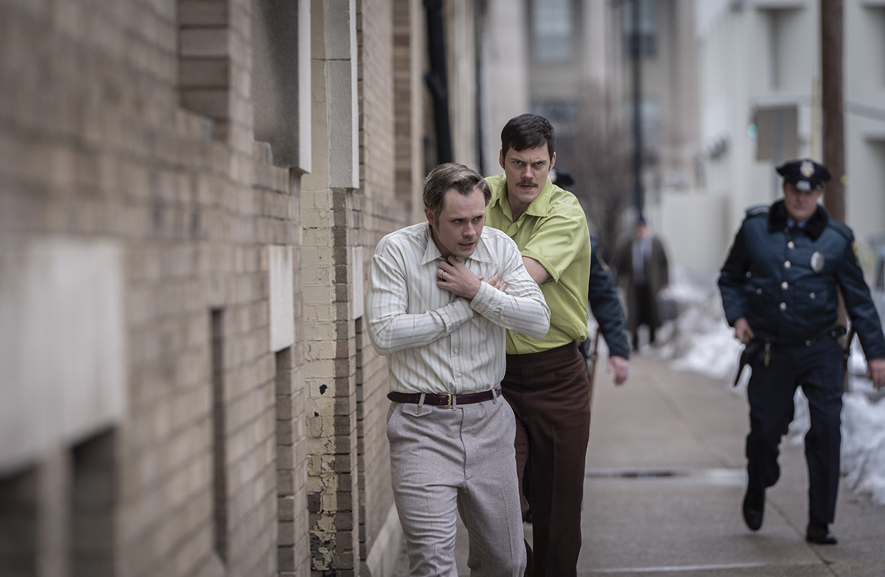 Bill Skarsgård, Dacre Montgomery dans La corde au cou © Stefania Rosini SMPSP